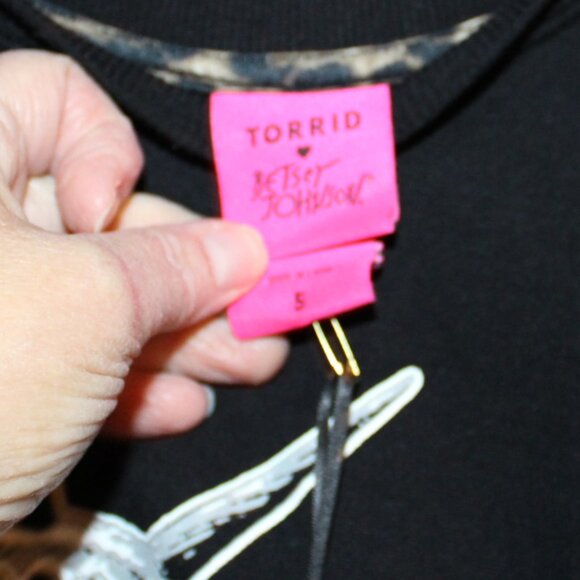NWT Torrid Betsey Johnson Raglan sweatshirt 5X(28W) NICE! - Picture 3 of 4